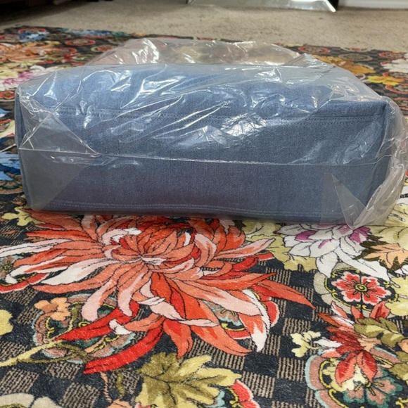 REFORMATION Oversized Vittoria Tote - Picture 13 of 15